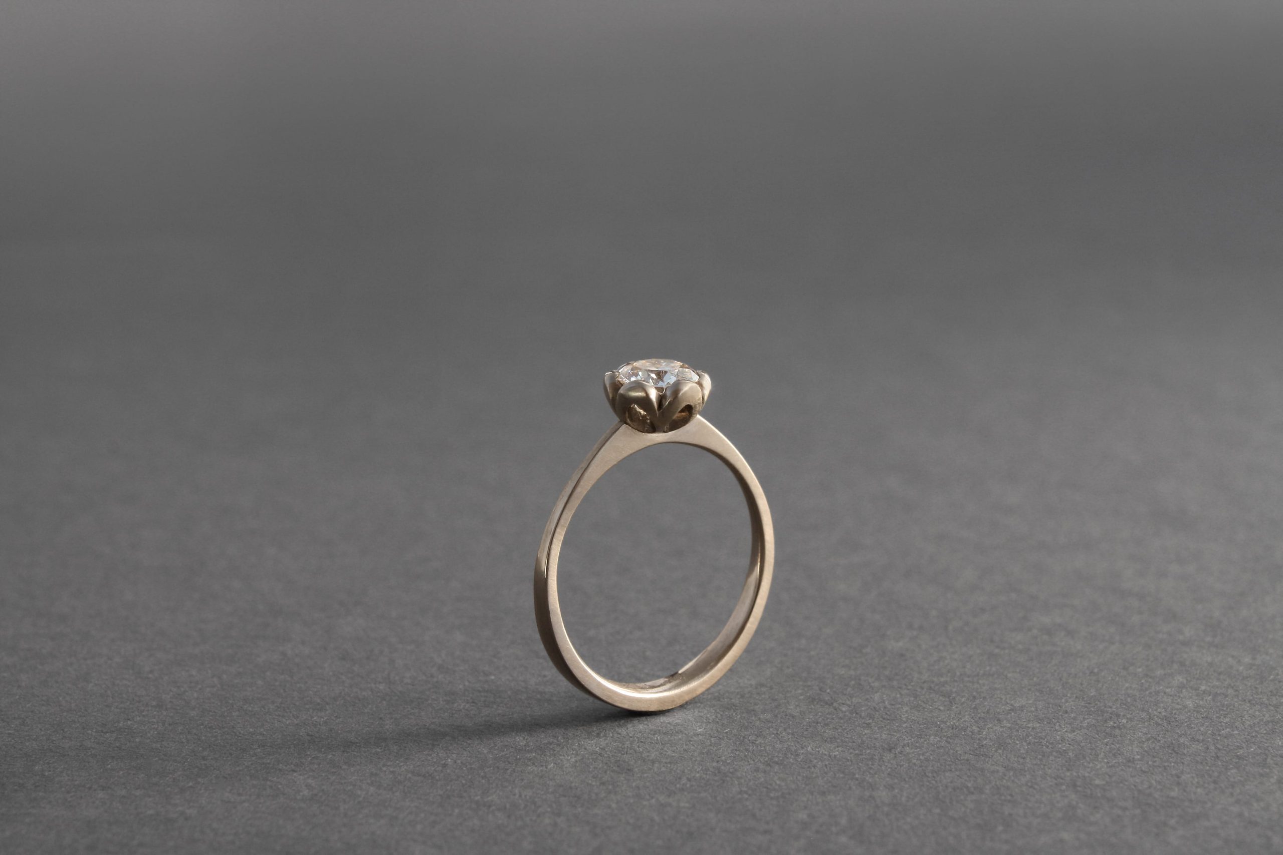 Capsula Ring Weissgold Diamant scaled